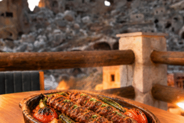 Taş Güveçte Fıstıklı Adana